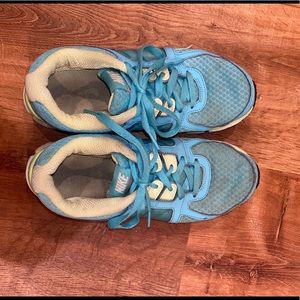 NIKE Dual Fusion Sneakers